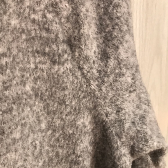 H&M gray sweater size Medium - Picture 5 of 14
